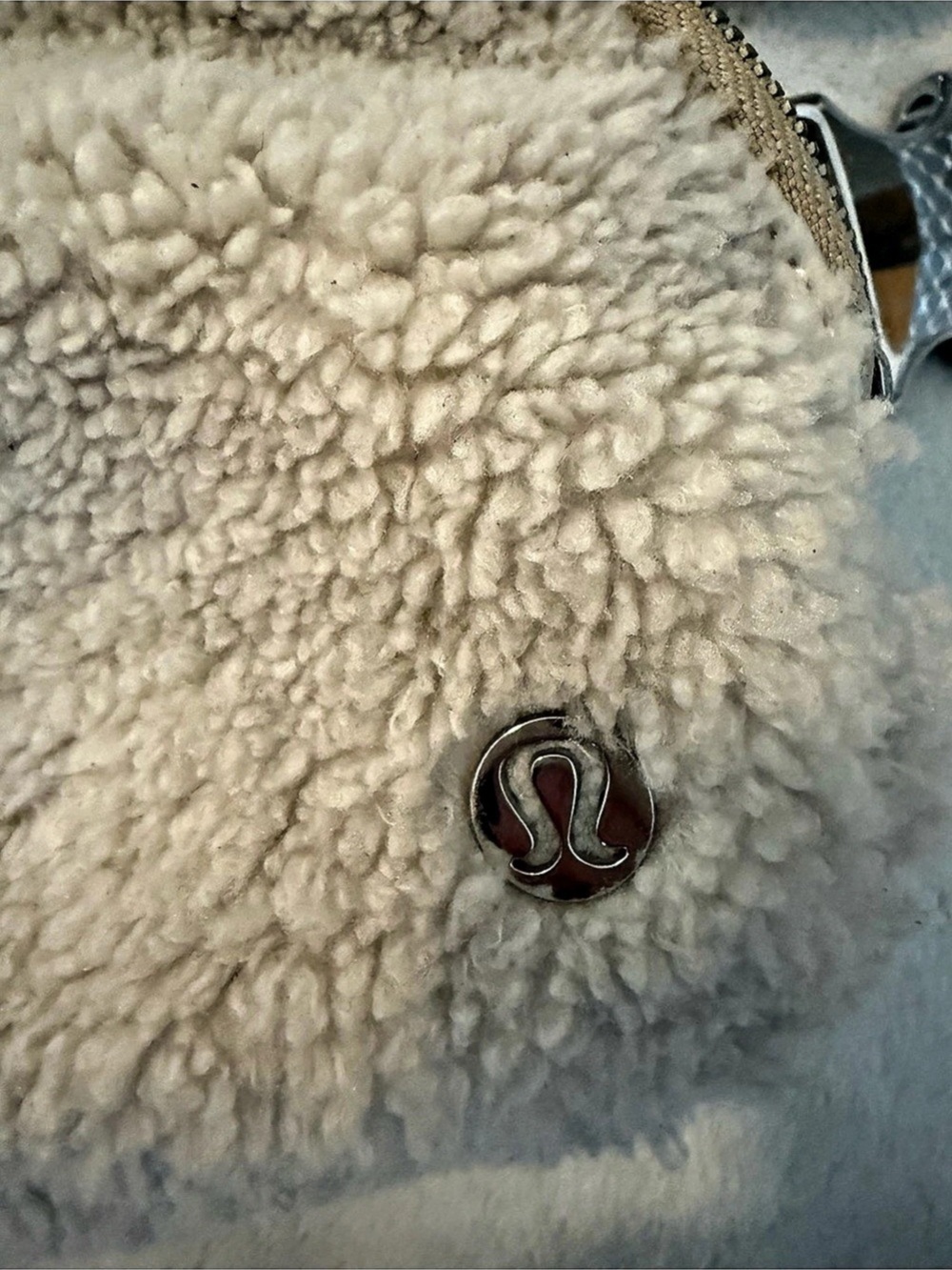 lululemon Everywhere Belt Bag 1L Fleece Beige - Picture 7 of 9